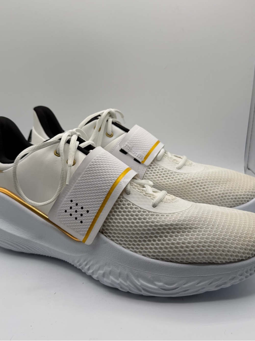 Under Armour Flow FUTR X Basketball Shoes White Gold Men’s Size 18 NWOB